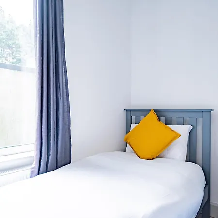 Large Modern House, Sleeps 17 With Parking * Galway