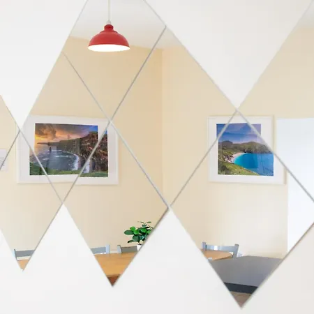 Large Modern House, Sleeps 17 With Parking *