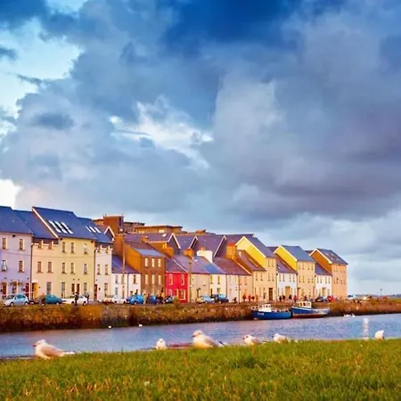 Prázdninový dům Large Modern House, Sleeps 17 With Parking