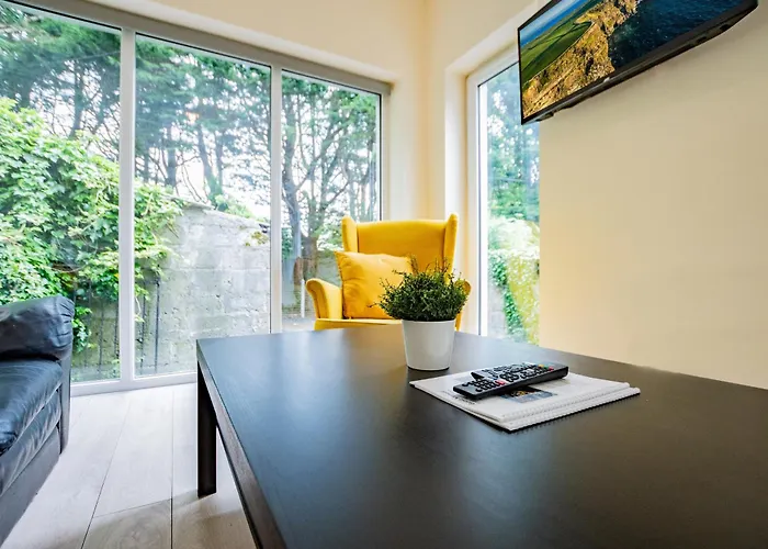 Feriehus Large Modern House, Sleeps 17 With Parking