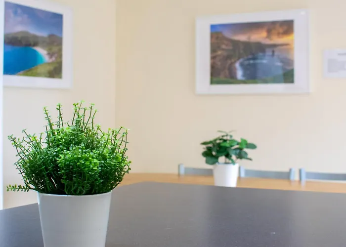 Prázdninový dům Large Modern House, Sleeps 17 With Parking *