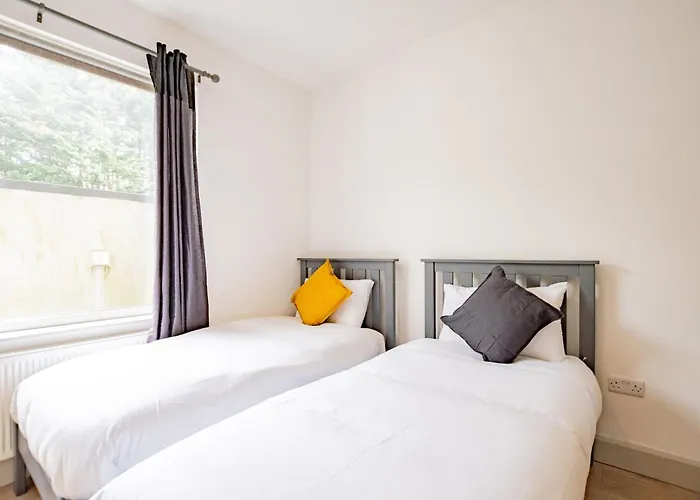 Large Modern House, Sleeps 17 With Parking Galway