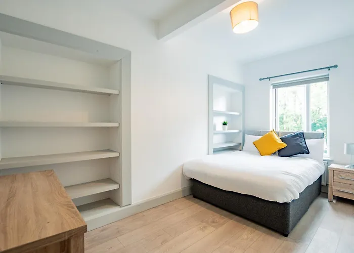 Large Modern House, Sleeps 17 With Parking Prázdninový dům