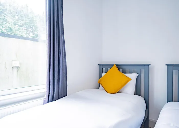 Large Modern House, Sleeps 17 With Parking * Galway