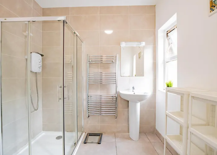 Large Modern House, Sleeps 17 With Parking * Galway