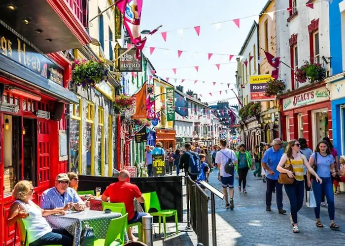 Large Modern House, Sleeps 17 With Parking Galway