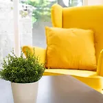 Large Modern House, Sleeps 17 With Parking