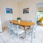 Large Modern House, Sleeps 17 With Parking غالواي
