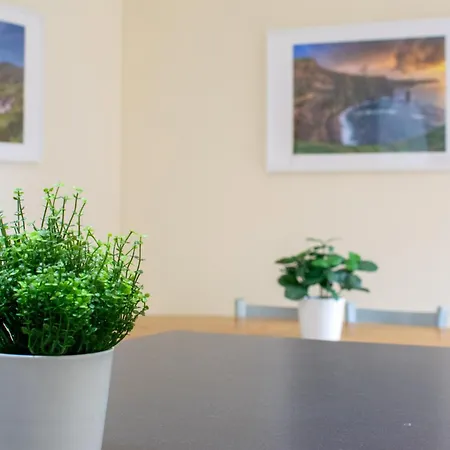 度假居 Large Modern House, Sleeps 17 With Parking *