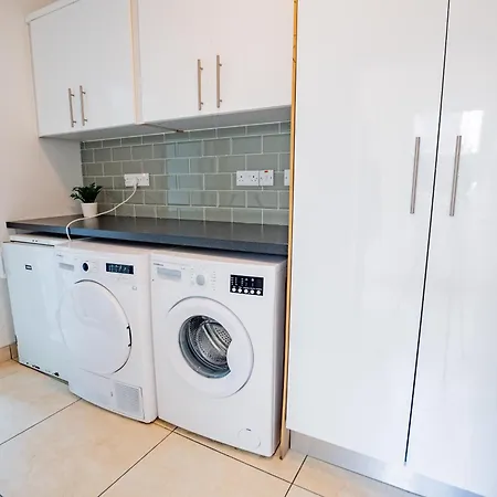 度假居 Large Modern House, Sleeps 17 With Parking