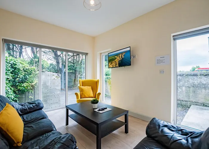 Large Modern House, Sleeps 17 With Parking *