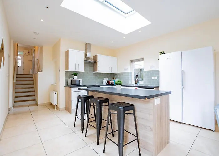 度假居 Large Modern House, Sleeps 17 With Parking